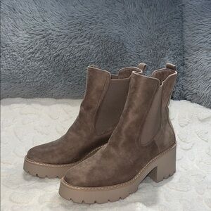 Dolce Vita Tattler Lug Sole Women’s Heeled Boots Size 10